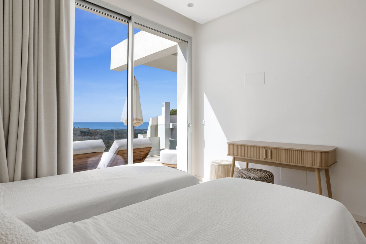 3 Bed Apartment for sale in Benahavís Costa Del Sol, Málaga, Spain