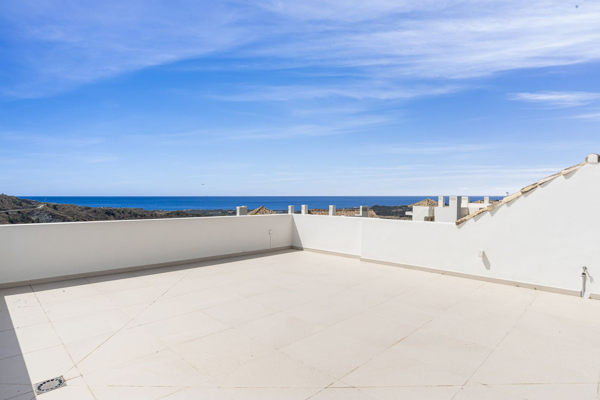 3 Bed Apartment for sale in Benahavís Costa Del Sol, Málaga, Spain