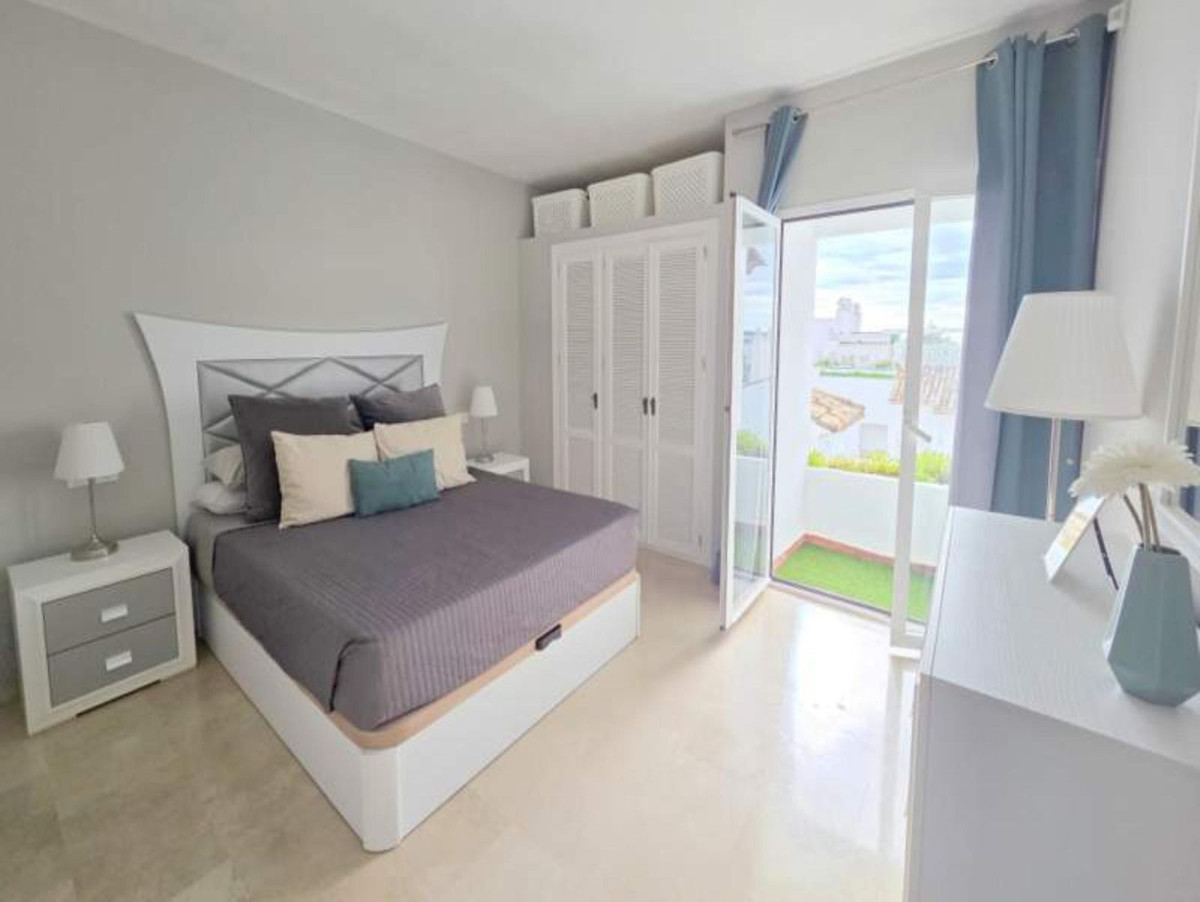 2 Bed Apartment for sale in La Duquesa Costa Del Sol, Málaga, Spain