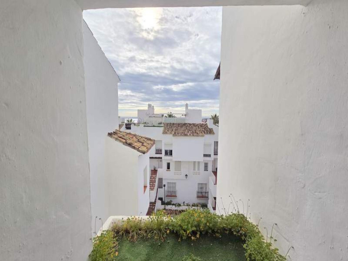 2 Bed Apartment for sale in La Duquesa Costa Del Sol, Málaga, Spain