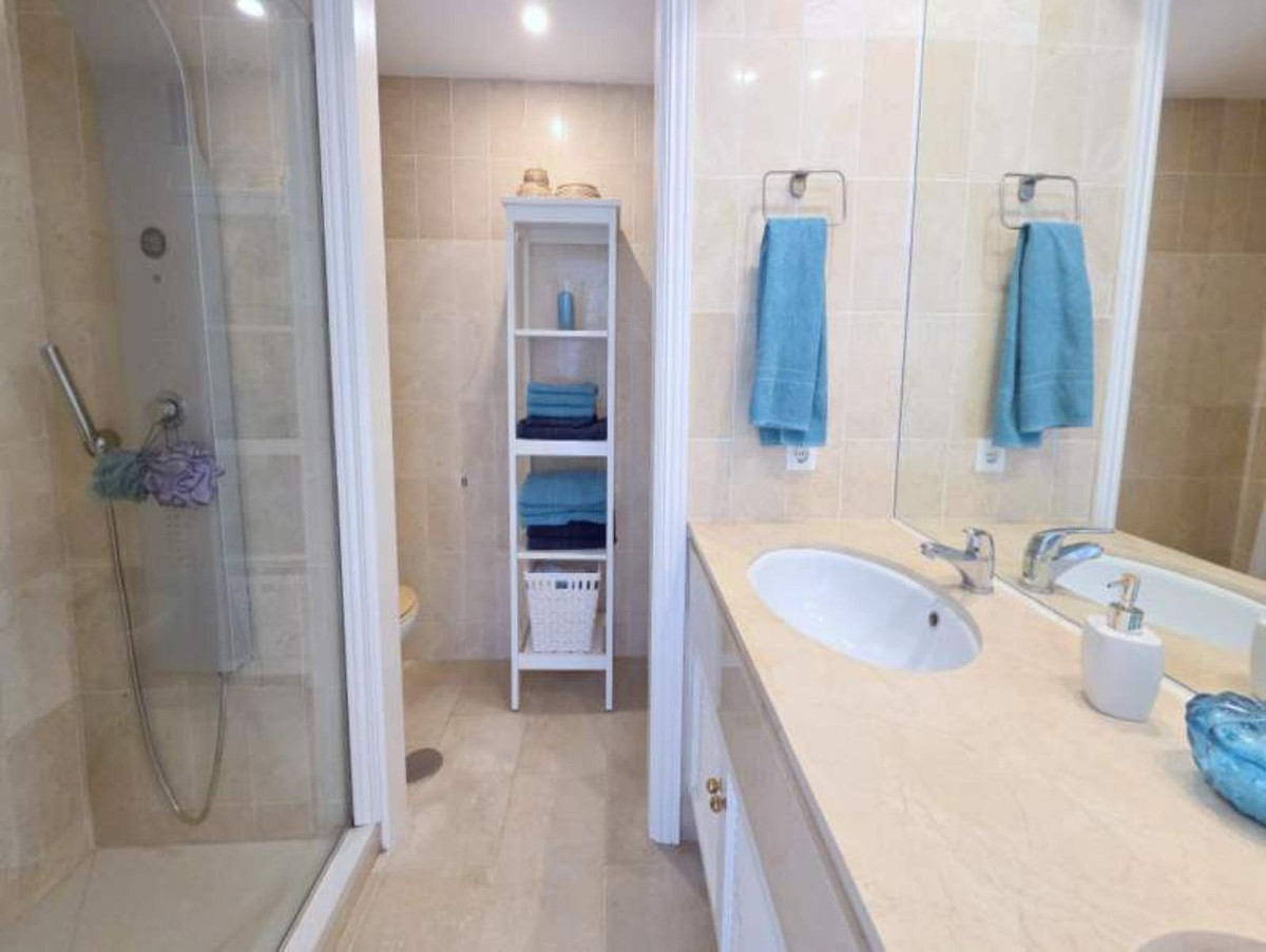 2 Bed Apartment for sale in La Duquesa Costa Del Sol, Málaga, Spain