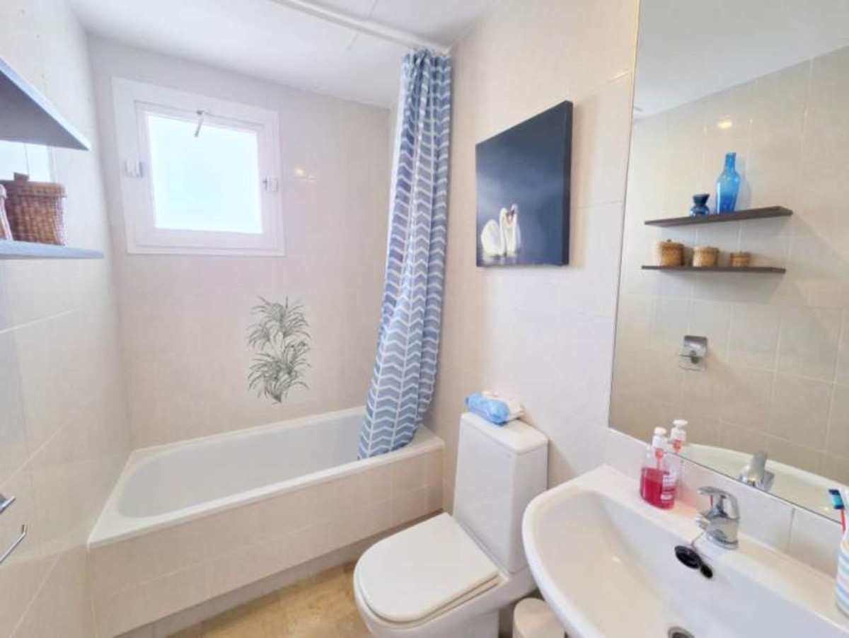2 Bed Apartment for sale in La Duquesa Costa Del Sol, Málaga, Spain