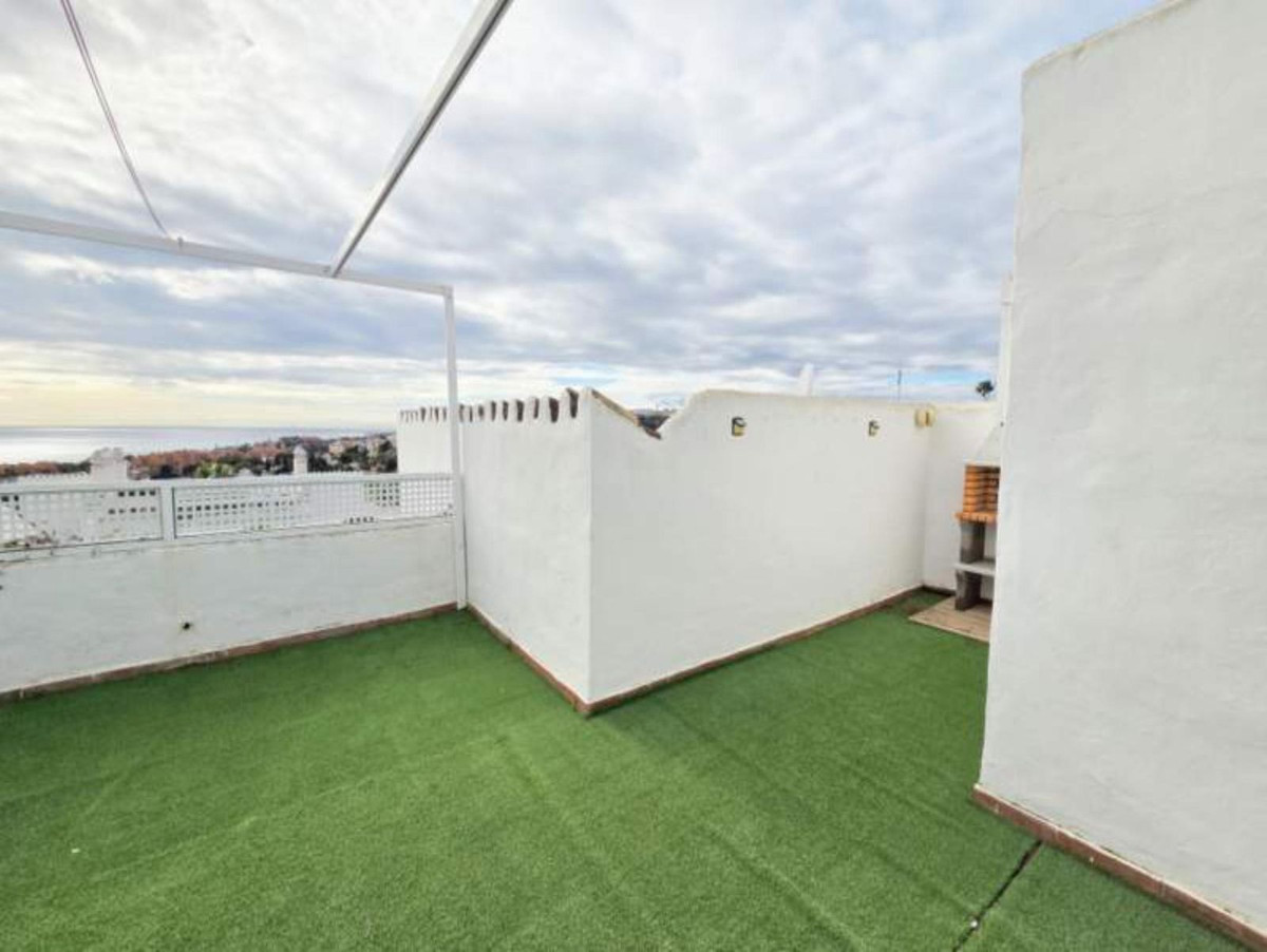 2 Bed Apartment for sale in La Duquesa Costa Del Sol, Málaga, Spain