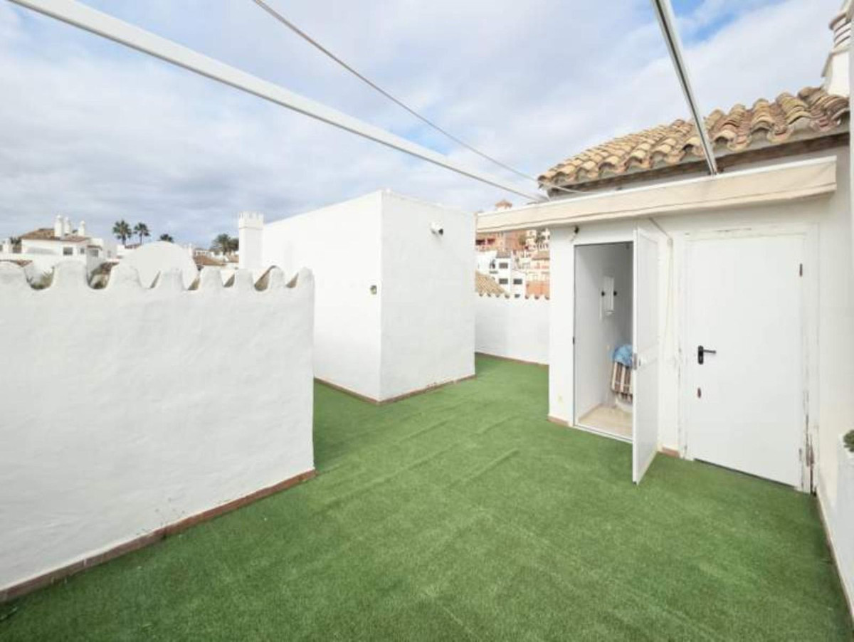 2 Bed Apartment for sale in La Duquesa Costa Del Sol, Málaga, Spain