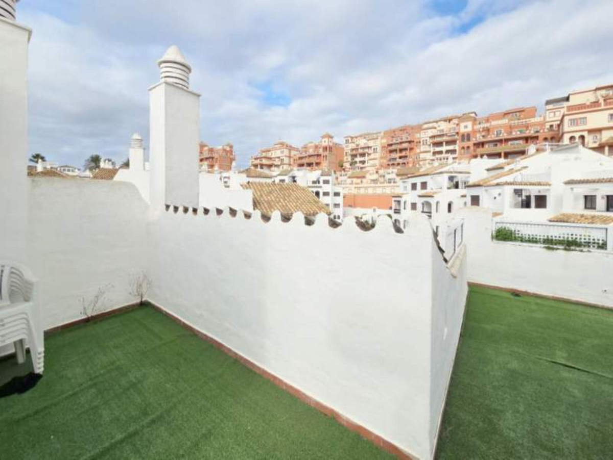 2 Bed Apartment for sale in La Duquesa Costa Del Sol, Málaga, Spain
