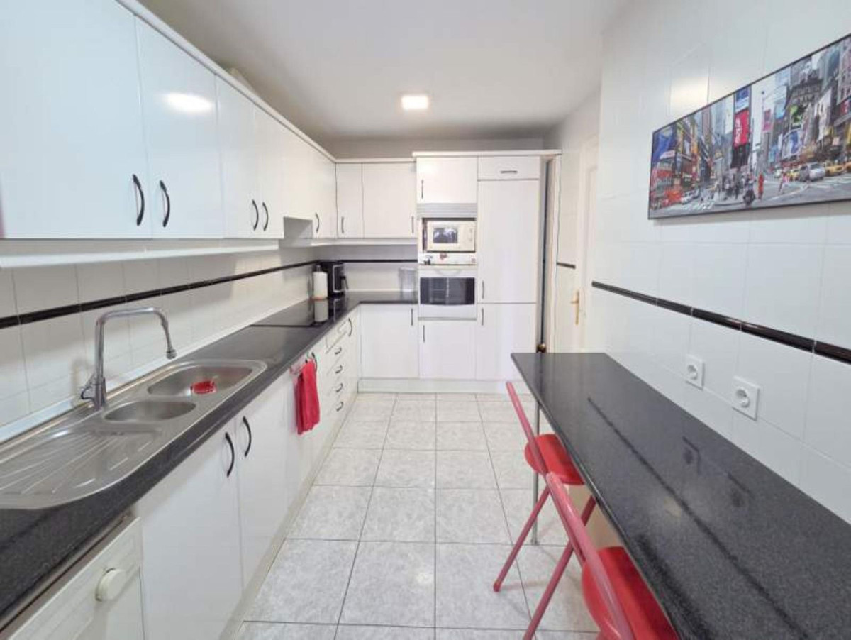 2 Bed Apartment for sale in La Duquesa Costa Del Sol, Málaga, Spain