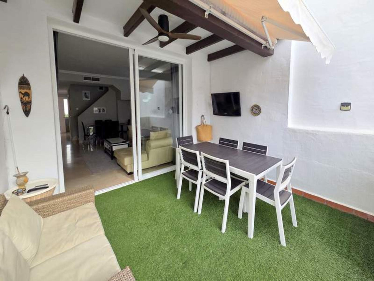 2 Bed Apartment for sale in La Duquesa Costa Del Sol, Málaga, Spain