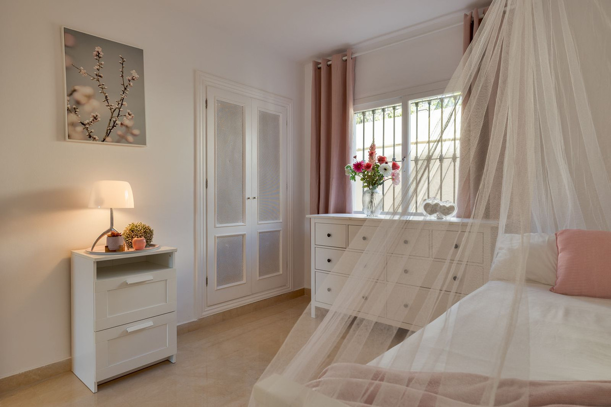 Se vende Apartamento Planta Baja de 3 dormitorios en Costa Del Sol, Málaga, España