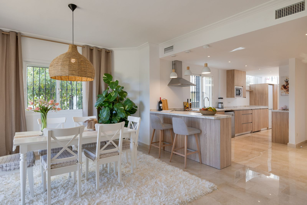 Se vende Apartamento Planta Baja de 3 dormitorios en Costa Del Sol, Málaga, España