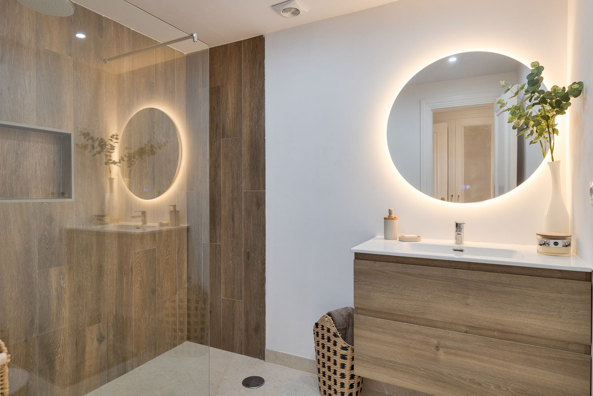 Se vende Apartamento Planta Baja de 3 dormitorios en Costa Del Sol, Málaga, España