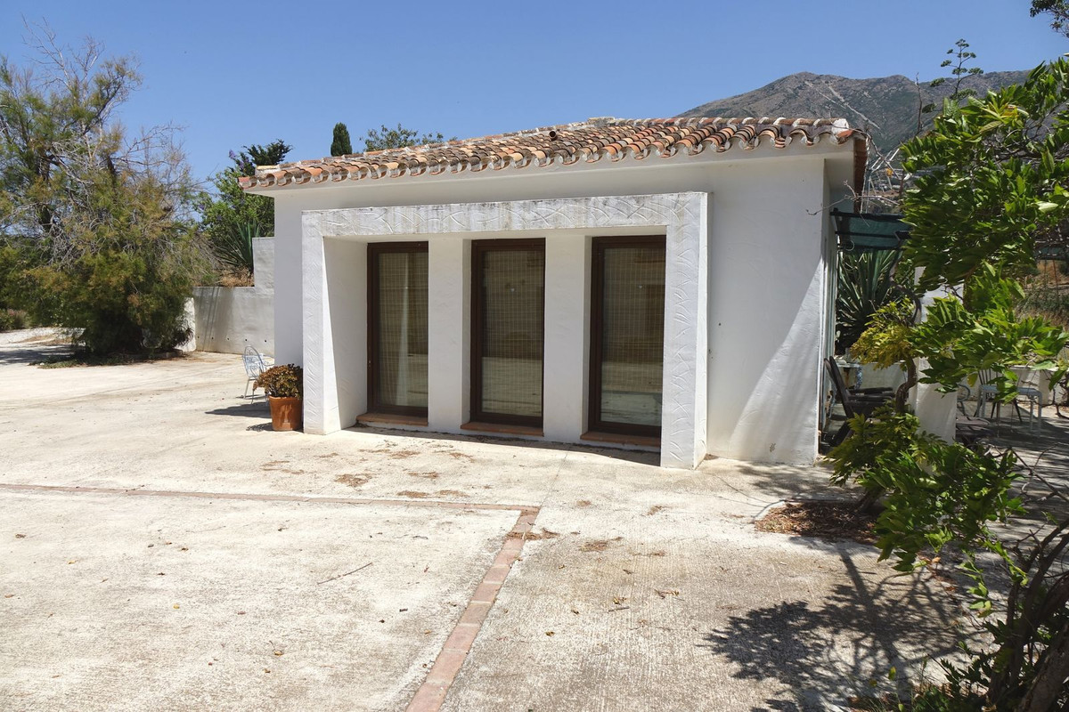 5 Bed Townhouse for sale in Valtocado Costa Del Sol, Málaga, Spain