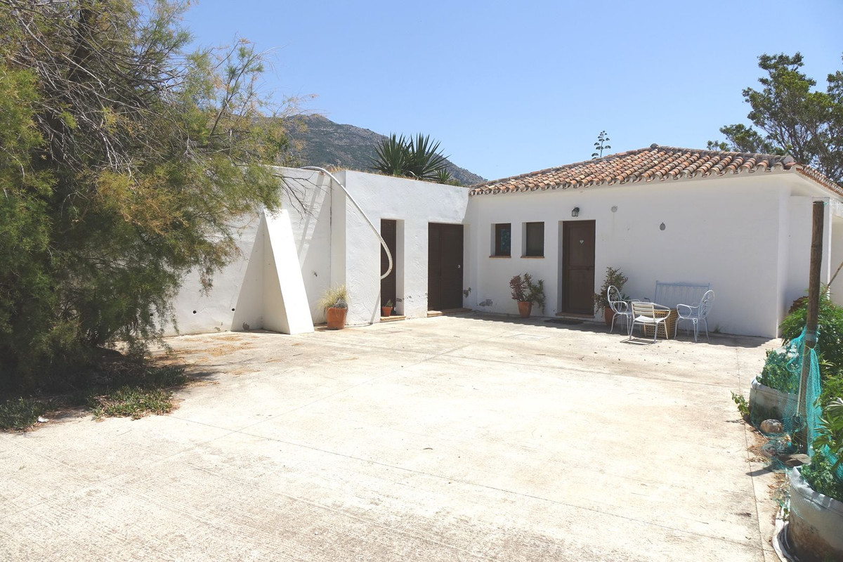 5 Bed Townhouse for sale in Valtocado Costa Del Sol, Málaga, Spain