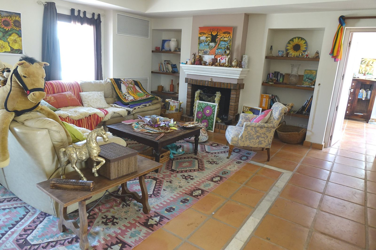 5 Bed Townhouse for sale in Valtocado Costa Del Sol, Málaga, Spain