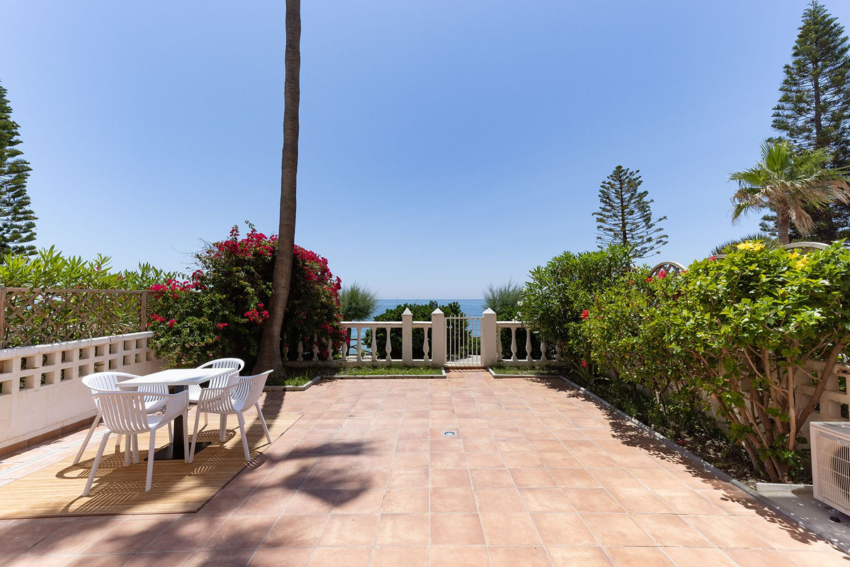5 Bed Apartment for sale in Estepona Costa Del Sol, Málaga, Spain