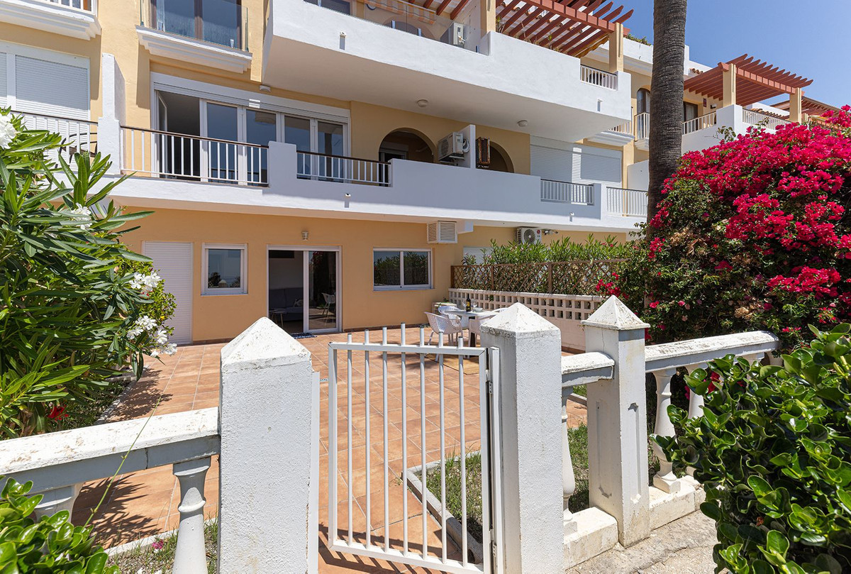 5 Bed Apartment for sale in Estepona Costa Del Sol, Málaga, Spain