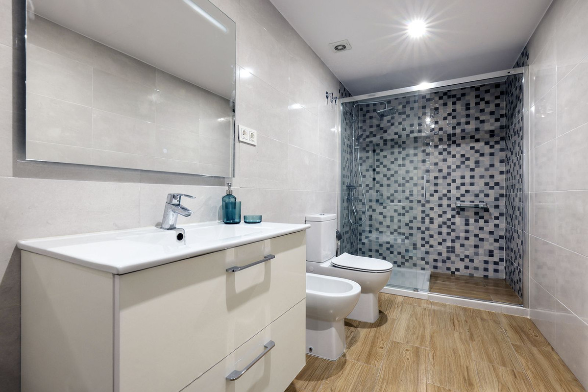 5 Bed Apartment for sale in Estepona Costa Del Sol, Málaga, Spain
