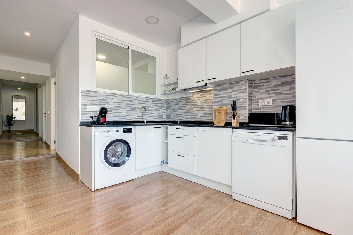 5 Bed Apartment for sale in Estepona Costa Del Sol, Málaga, Spain