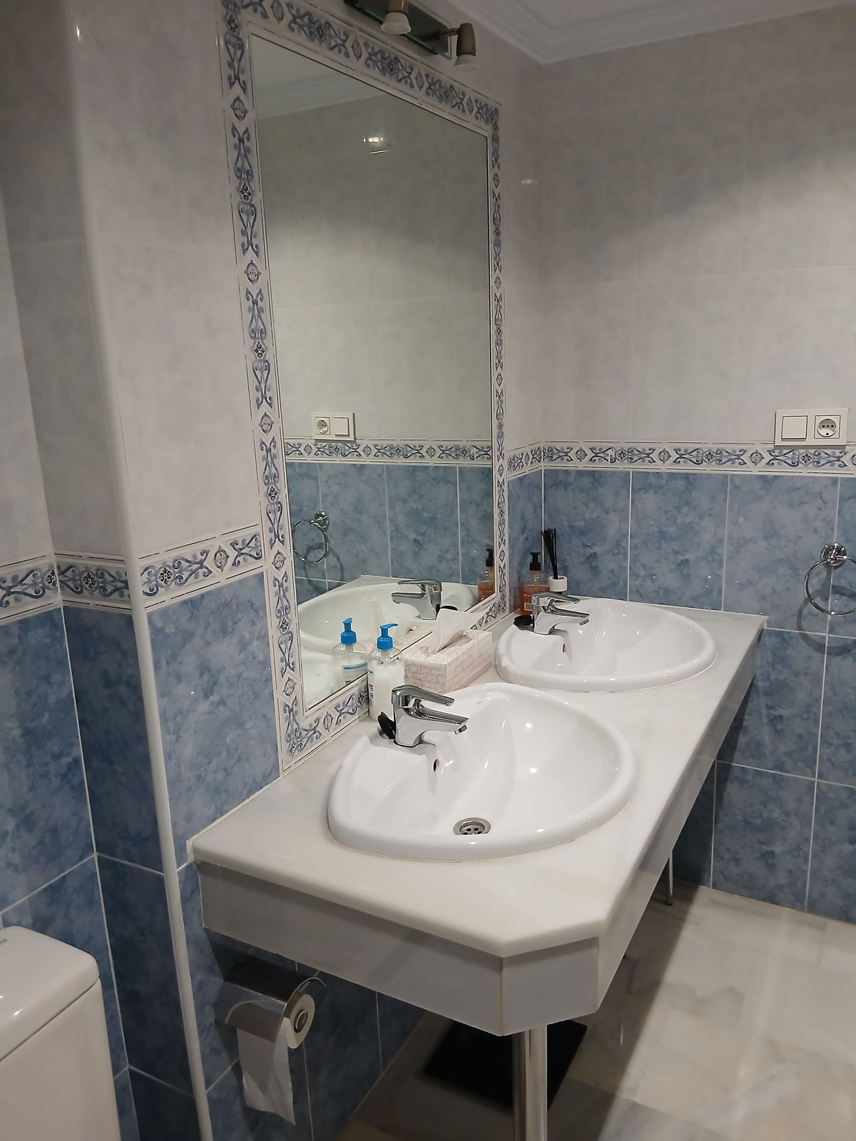 5 Bed Apartment for sale in Estepona Costa Del Sol, Málaga, Spain