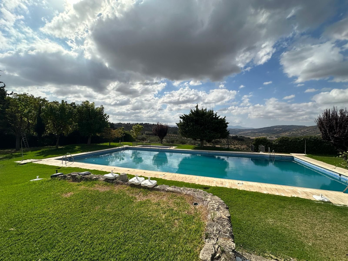 Commercial unit for sale in Ronda Costa Del Sol, Málaga, Spain