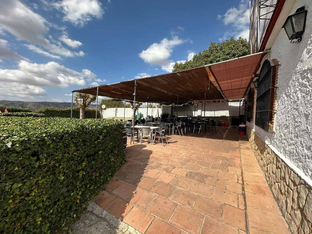 Commercial unit for sale in Ronda Costa Del Sol, Málaga, Spain
