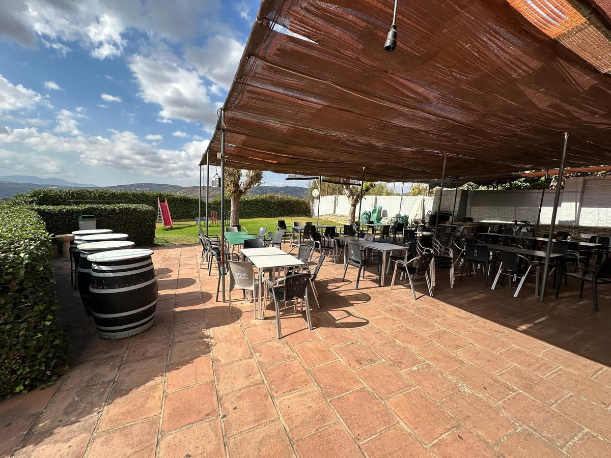 Commercial unit for sale in Ronda Costa Del Sol, Málaga, Spain