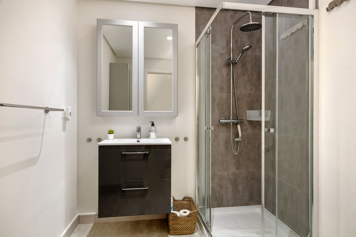 Se vende Apartamento Planta Baja de 3 dormitorios en Costa Del Sol, Málaga, España