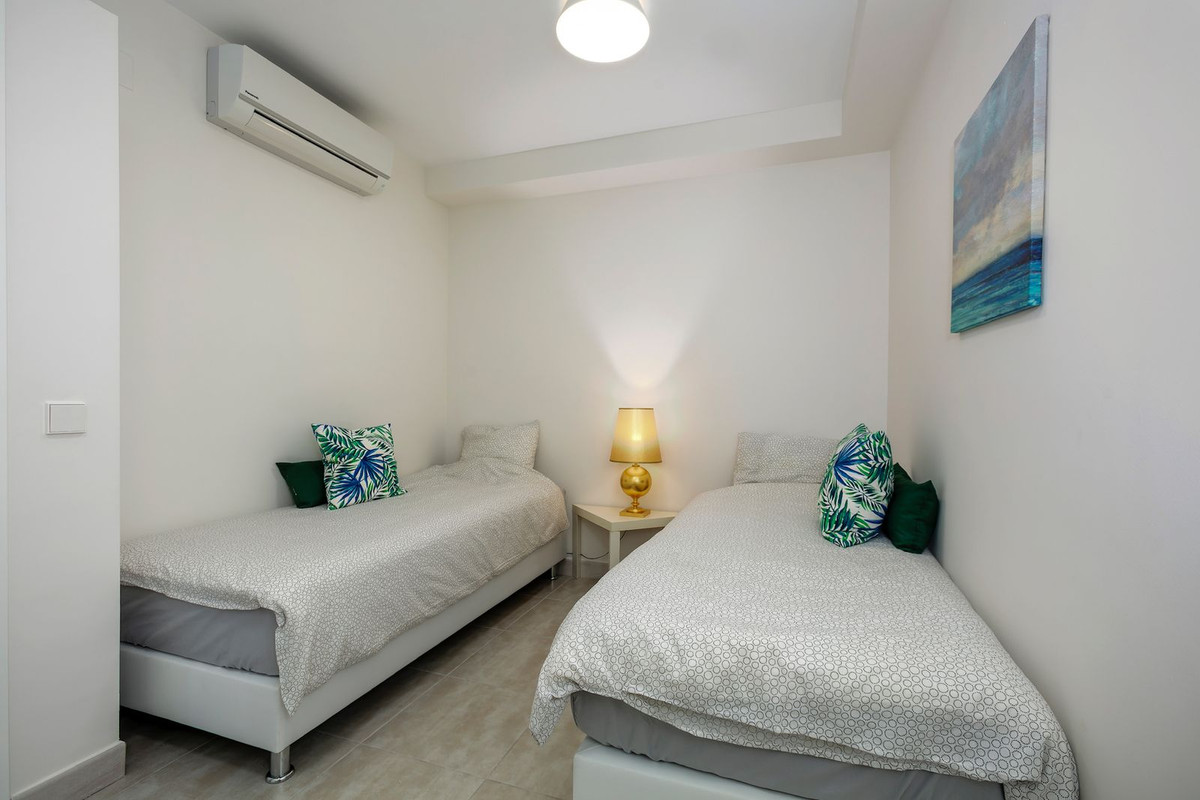 Se vende Apartamento Planta Baja de 3 dormitorios en Costa Del Sol, Málaga, España