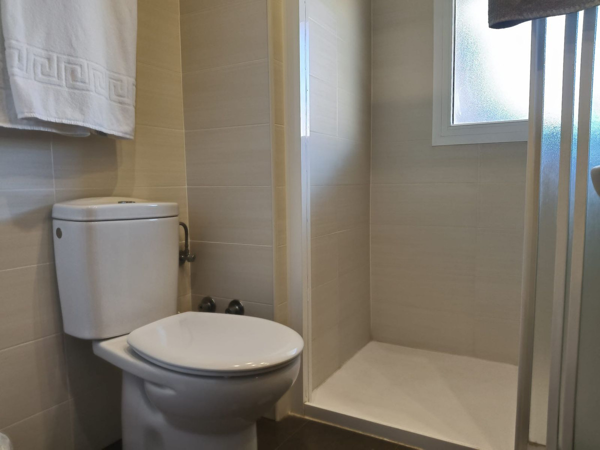 Se vende Apartamento Planta Media de 2 dormitorios en Costa Del Sol, Málaga, España