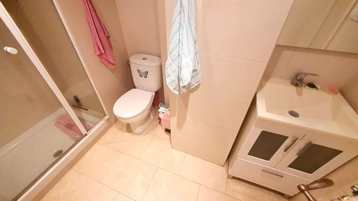 Se vende Apartamento Planta Media de 3 dormitorios en Costa Del Sol, Málaga, España