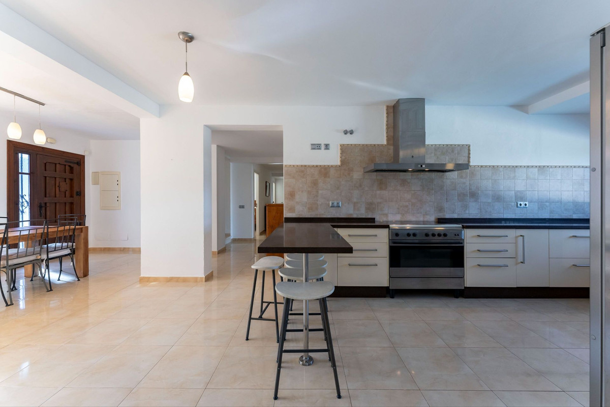 Se vende Villa - Chalet de 9 dormitorios en Costa Del Sol, Málaga, España