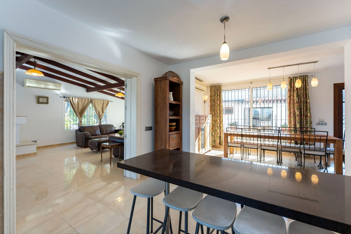 Se vende Villa - Chalet de 9 dormitorios en Costa Del Sol, Málaga, España