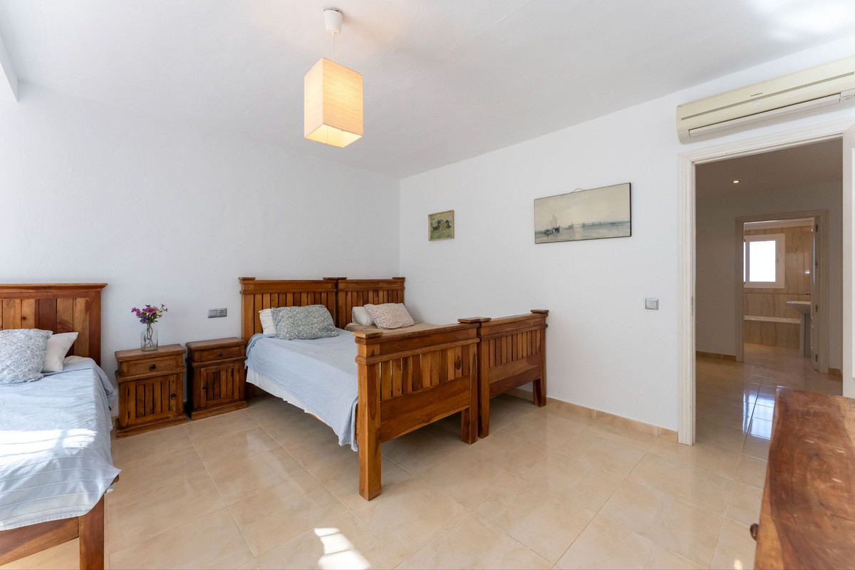 Se vende Villa - Chalet de 9 dormitorios en Costa Del Sol, Málaga, España