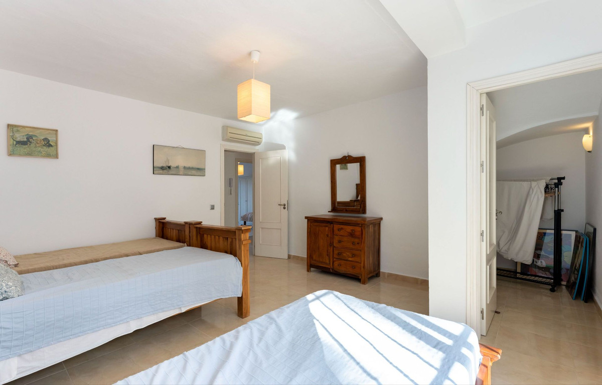 Se vende Villa - Chalet de 9 dormitorios en Costa Del Sol, Málaga, España