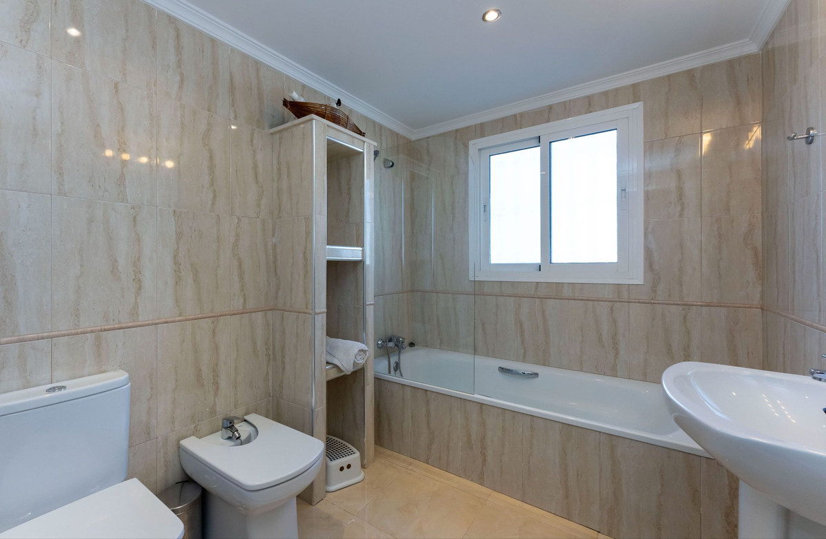 Se vende Villa - Chalet de 9 dormitorios en Costa Del Sol, Málaga, España