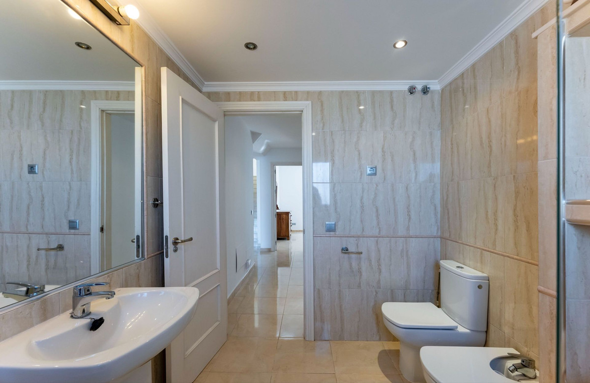 Se vende Villa - Chalet de 9 dormitorios en Costa Del Sol, Málaga, España
