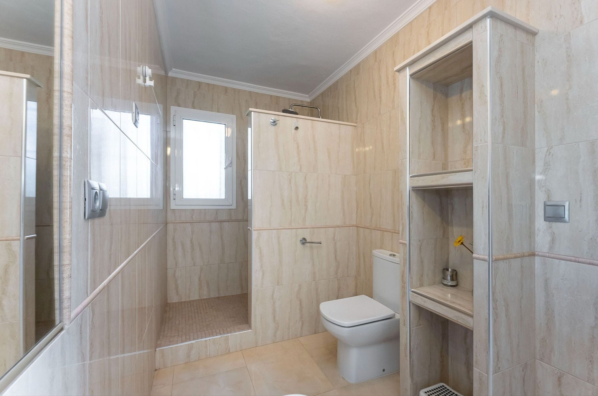Se vende Villa - Chalet de 9 dormitorios en Costa Del Sol, Málaga, España