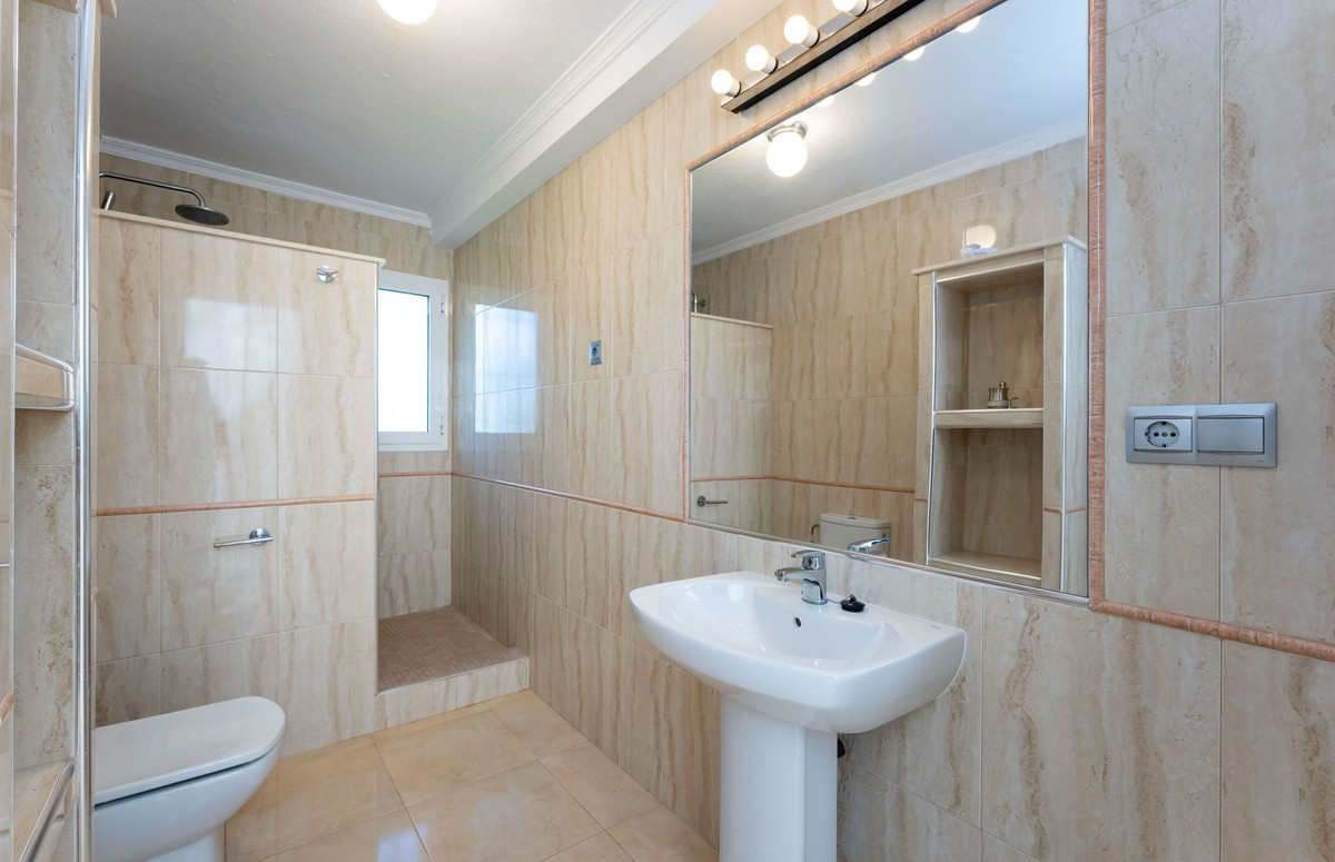 Se vende Villa - Chalet de 9 dormitorios en Costa Del Sol, Málaga, España