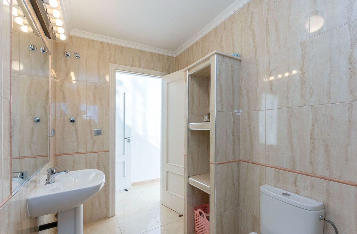Se vende Villa - Chalet de 9 dormitorios en Costa Del Sol, Málaga, España