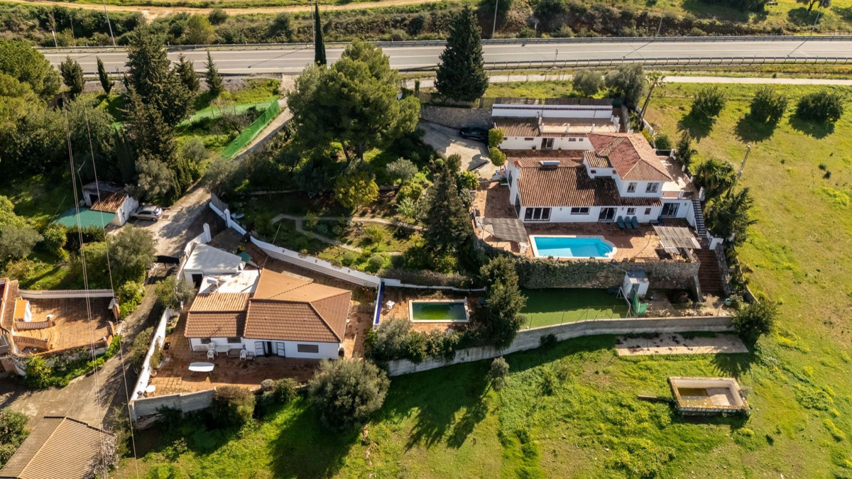 Se vende Villa - Chalet de 9 dormitorios en Costa Del Sol, Málaga, España