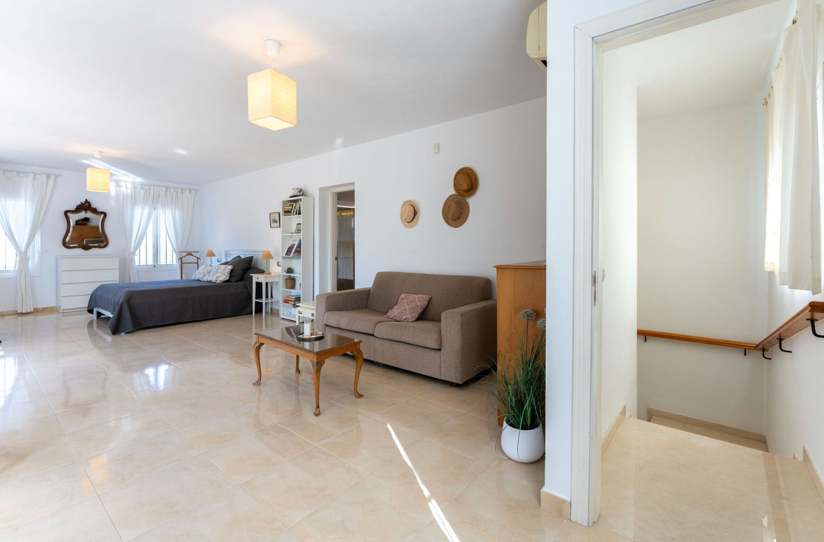 Se vende Villa - Chalet de 9 dormitorios en Costa Del Sol, Málaga, España