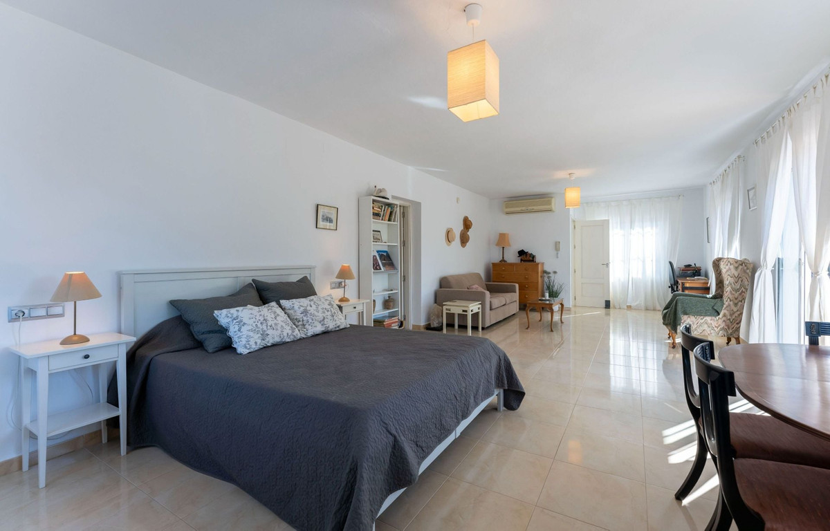 Se vende Villa - Chalet de 9 dormitorios en Costa Del Sol, Málaga, España
