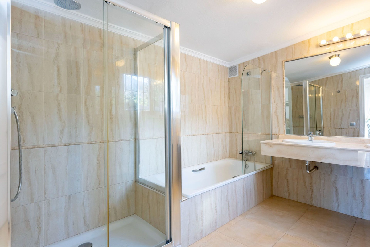 Se vende Villa - Chalet de 9 dormitorios en Costa Del Sol, Málaga, España