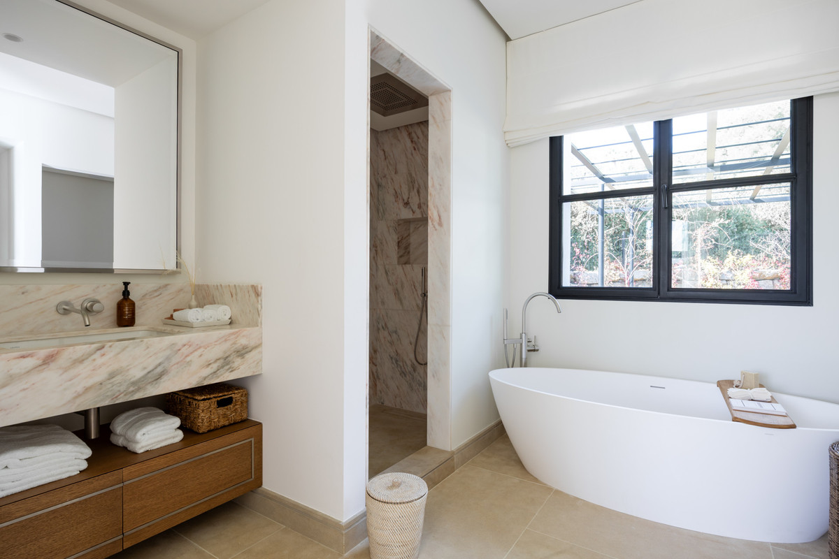 Se vende Villa - Chalet de 6 dormitorios en Costa Del Sol, Málaga, España