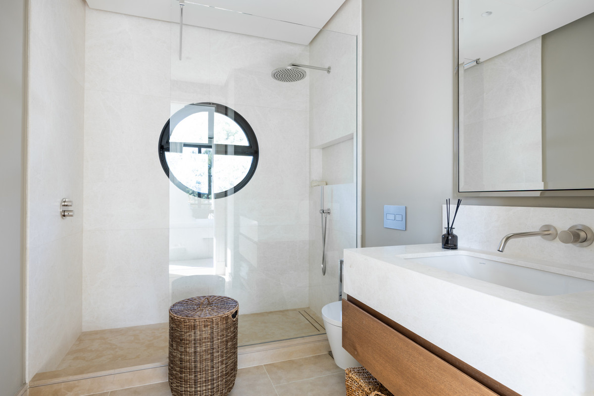Se vende Villa - Chalet de 6 dormitorios en Costa Del Sol, Málaga, España