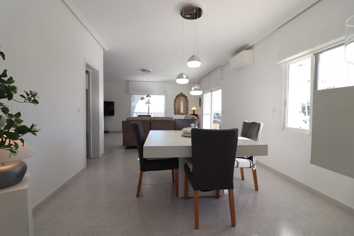 Se vende Villa - Chalet de 4 dormitorios en Costa Blanca, Alicante, España