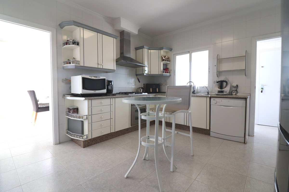 Se vende Villa - Chalet de 4 dormitorios en Costa Blanca, Alicante, España