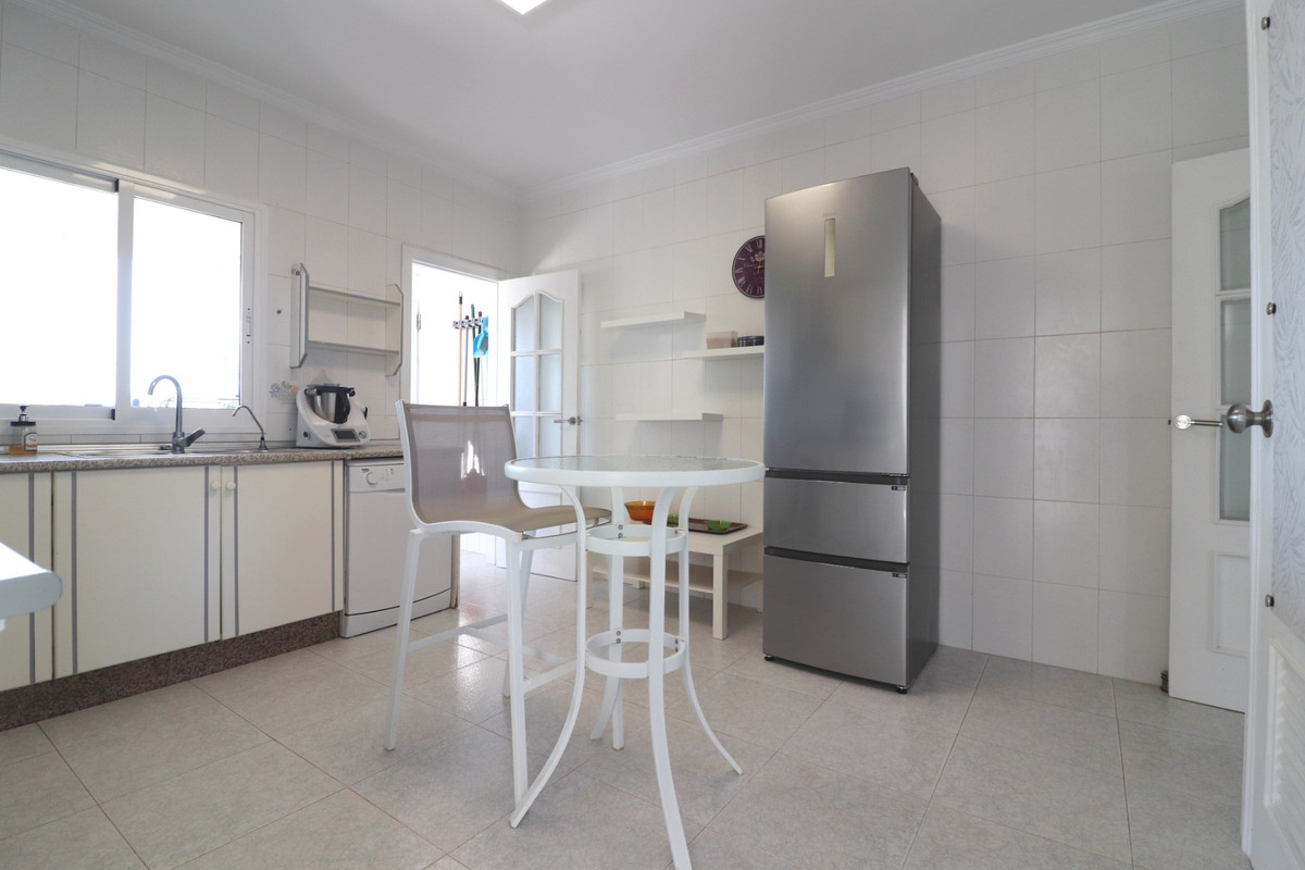 Se vende Villa - Chalet de 4 dormitorios en Costa Blanca, Alicante, España