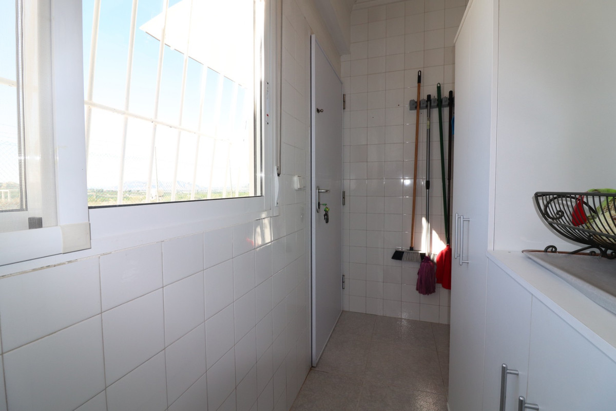 Se vende Villa - Chalet de 4 dormitorios en Costa Blanca, Alicante, España