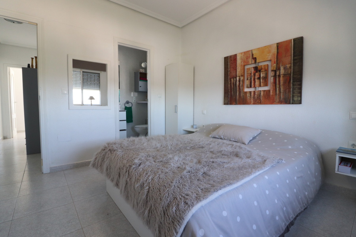 Se vende Villa - Chalet de 4 dormitorios en Costa Blanca, Alicante, España