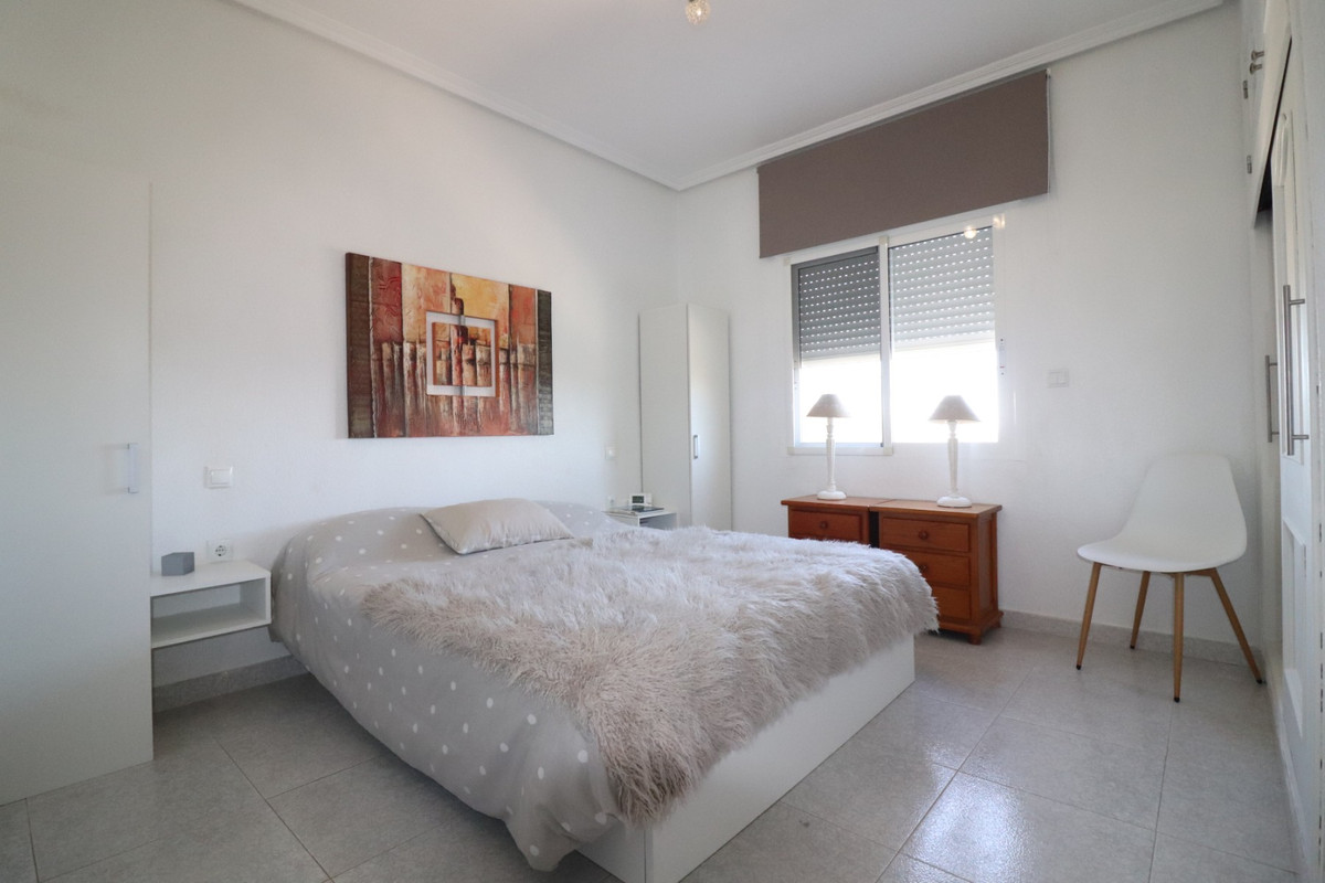 Se vende Villa - Chalet de 4 dormitorios en Costa Blanca, Alicante, España